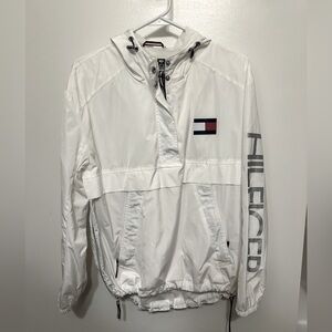 Tommy Hilfiger pull over wind breaker size women small